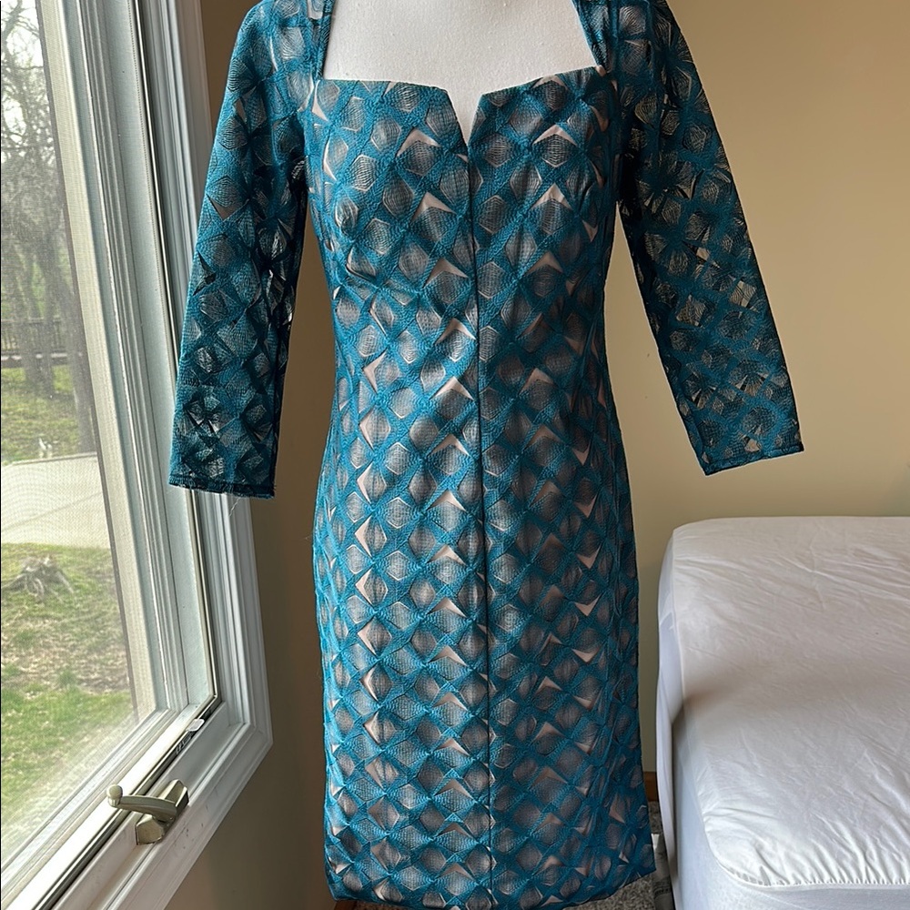 Kay Unger Elegant Teal Patterned Dress